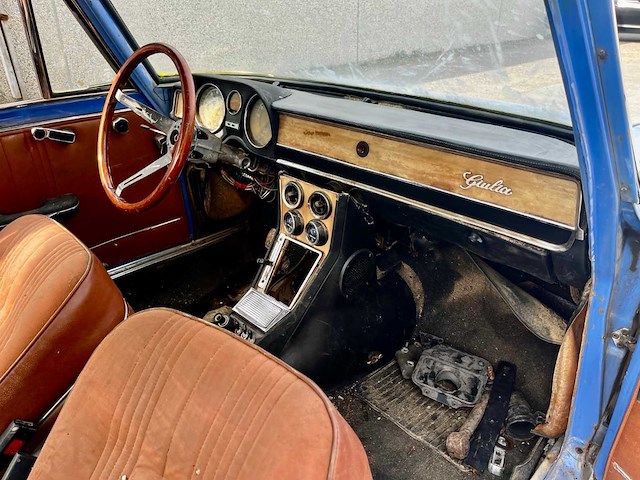 Alfa romeo giulia nuova super 1600 vintage auto's > 15 - afbeelding 15 van  28