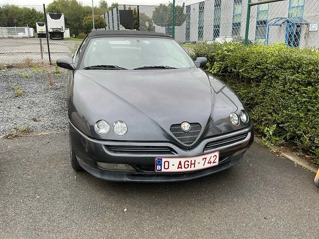 Alfa romeo spider oldtimer cabriolet - afbeelding 12 van  17