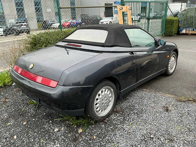 Alfa romeo spider oldtimer cabriolet - afbeelding 17 van  17