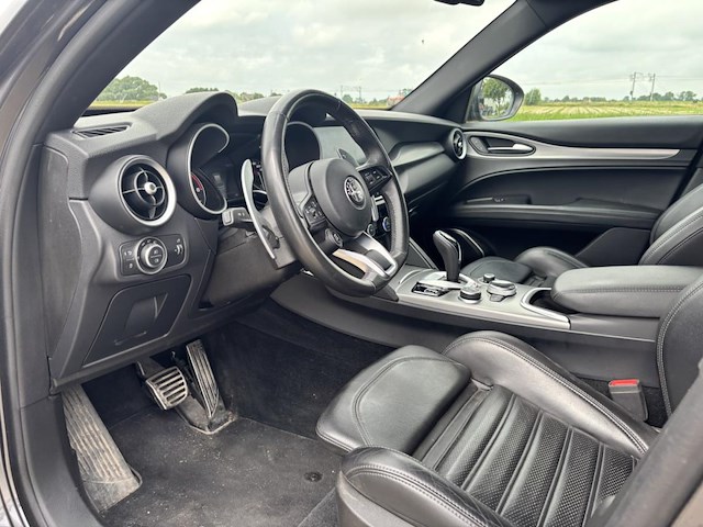 Alfa romeo stelvio, 2022 - afbeelding 2 van  36