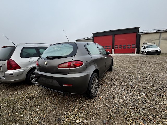 Alfa romeo - afbeelding 8 van  12