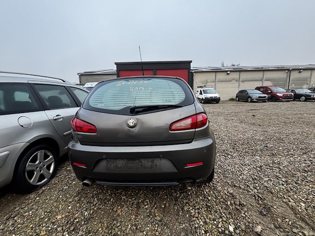 Alfa romeo - afbeelding 9 van  12