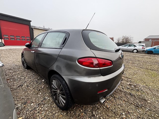 Alfa romeo - afbeelding 10 van  12