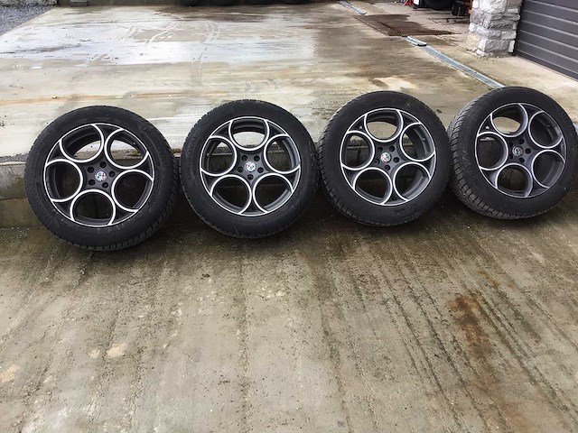 Alfa stelvio rim (4x) - afbeelding 1 van  9