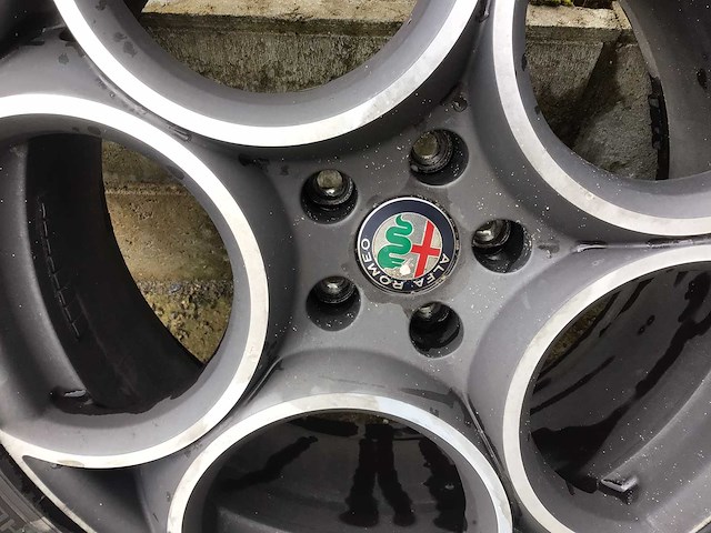 Alfa stelvio rim (4x) - afbeelding 9 van  9