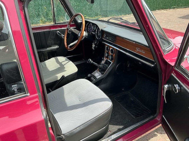 Alfo romeo nuova super 1300 oldtimer 1975 - afbeelding 14 van  40