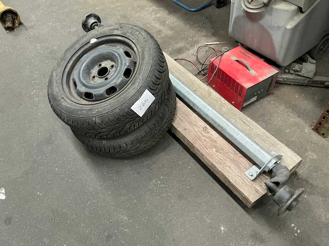 Alko as met 2 banden op velg - afbeelding 1 van  5