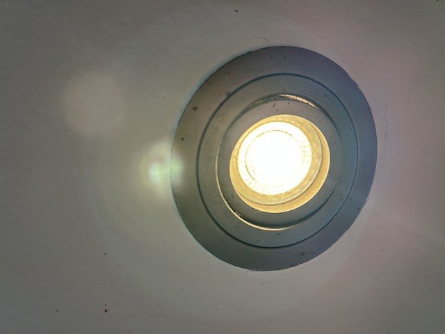 Alle inbouw spotjes gelijkvloers + boven (+/-20st) - afbeelding 4 van  5