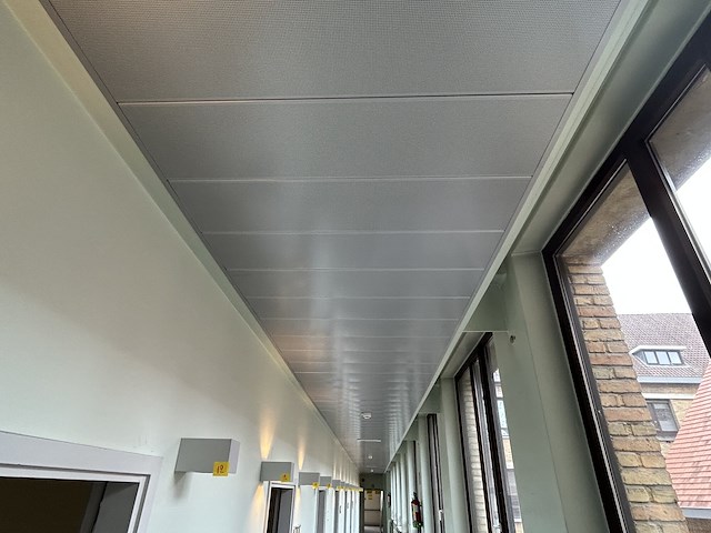 Alle plafondpanelen inlcusief verlichting - r2 (220m²) - afbeelding 1 van  7