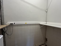 Alle pvc kabelgoten over de ganse ruimte
