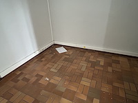 Alle pvc kabelgoten over de ganse ruimte - afbeelding 2 van  8