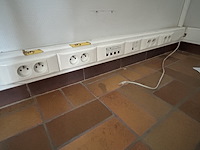 Alle pvc kabelgoten over de ganse ruimte - afbeelding 3 van  8