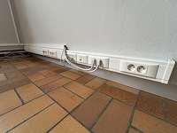 Alle pvc kabelgoten over de ganse ruimte - afbeelding 8 van  8