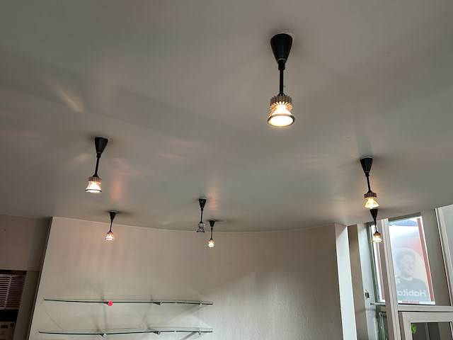 Alle spotjes boven de bar (9st) - afbeelding 6 van  6