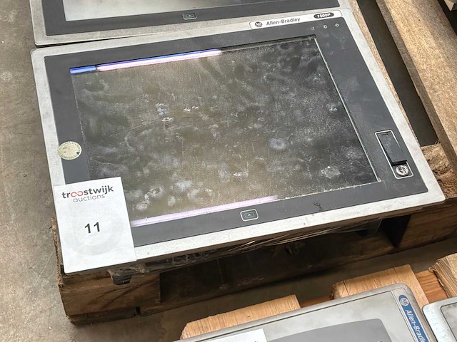 Allen-bradley 1500p industriële computer met robuust touch display (4x) - afbeelding 2 van  7