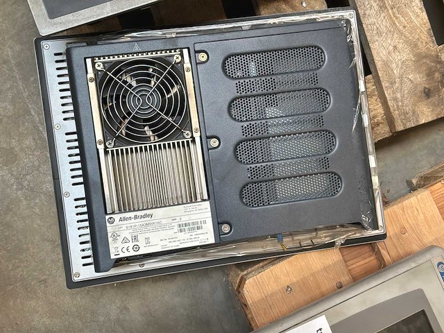 Allen-bradley 1500p industriële computer met robuust touch display (4x) - afbeelding 5 van  7