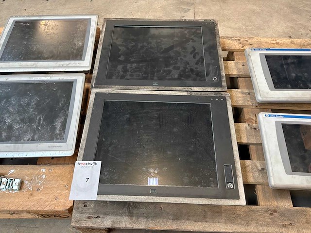 Allen-bradley 1700p industriële computer met robuust touch display (2x) - afbeelding 1 van  5