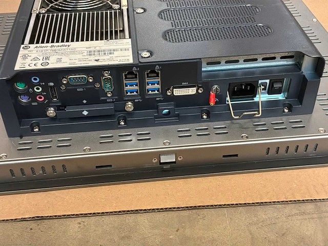 Allen-bradley 1900p industriële computer met robuust touch display (4x) - afbeelding 5 van  6