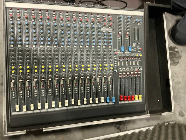 Allen&heath gl2200 analoge mengtafel - afbeelding 1 van  4