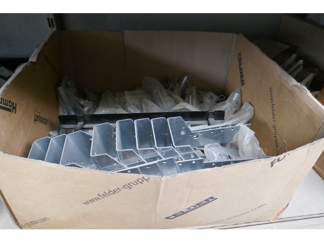 Allerhande metalen houtverbinders - afbeelding 1 van  7