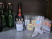 Allerlei glazen en flesje + display vat 69 - afbeelding 1 van  2