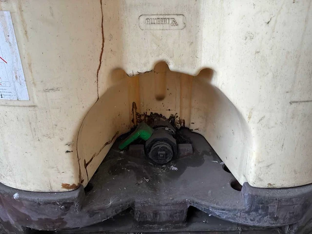 Allibert kunststof vloeistoftank. - afbeelding 6 van  7