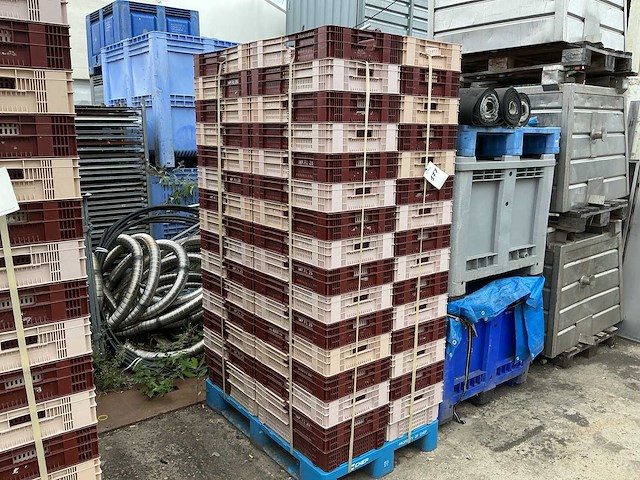 Allibert pvc stapelkratten (64x) - afbeelding 1 van  2