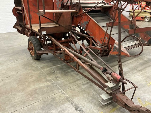 Allis-chalmers model 60 oldtimer getrokken pikdorser - afbeelding 14 van  14