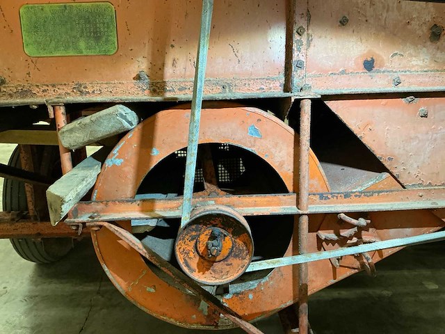 Allis-chalmers model 60 oldtimer getrokken pikdorser - afbeelding 5 van  14
