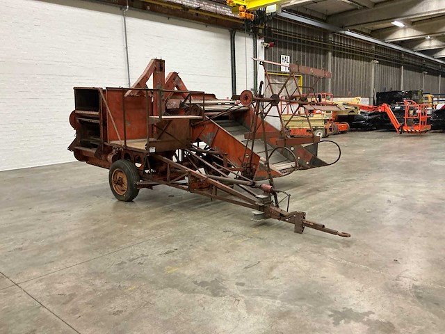 Allis-chalmers model 60 oldtimer getrokken pikdorser - afbeelding 12 van  14