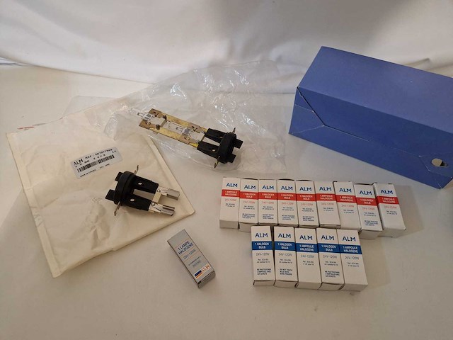 Alm lot ampoules halogènes - inventaire hospitalier divers - afbeelding 1 van  2