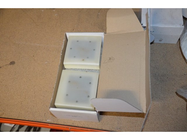 Alpec rood ca. 2,5m, 2x koppeling rucklauf (1 met 4 aansluitingen, 1 met 7 aansluitingen), 4x ventilatie afvoer ventiel, 2 aangebruikte rollen stroomkabel, emmer met koppelstukken - afbeelding 2 van  15