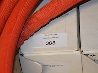 Alpec rood ca. 2,5m, 2x koppeling rucklauf (1 met 4 aansluitingen, 1 met 7 aansluitingen), 4x ventilatie afvoer ventiel, 2 aangebruikte rollen stroomkabel, emmer met koppelstukken - afbeelding 13 van  15