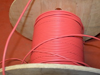 Alpex rood ca. 2,5m, 2x koppeling rucklauf (1 met 4 aansluitingen, 1 met 7 aansluitingen), 4x ventilatie afvoer ventiel, 2 aangebruikte rollen stroomkabel, emmer met koppelstukken - afbeelding 8 van  15
