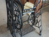 Alpha tafel met metalen onderstel - afbeelding 2 van  4