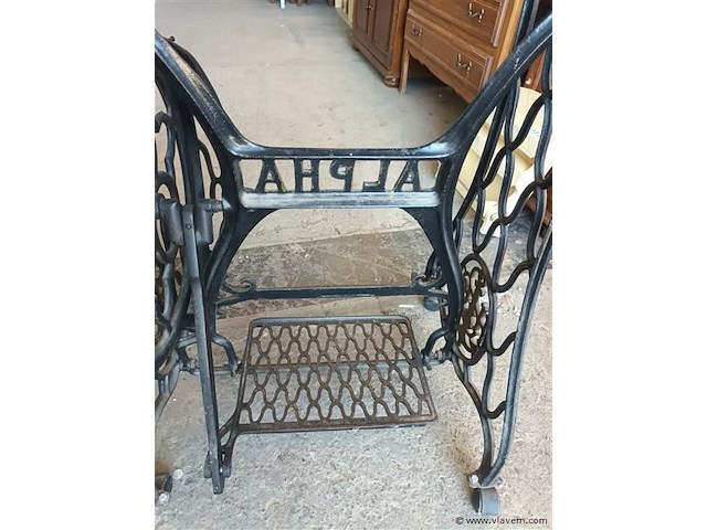 Alpha tafel met metalen onderstel - afbeelding 3 van  4