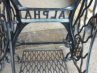 Alpha tafel met metalen onderstel - afbeelding 3 van  4