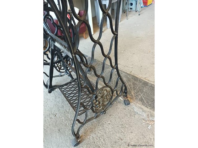 Alpha tafel met metalen onderstel - afbeelding 4 van  4