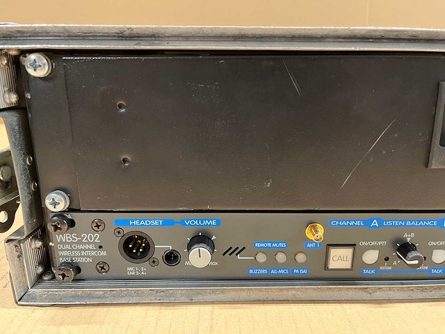 Altair wbs-202 dual channel wireless intercom rack - afbeelding 2 van  8