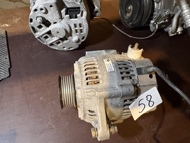 Alternator - afbeelding 1 van  3