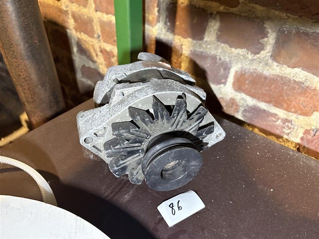 Alternator - afbeelding 1 van  3