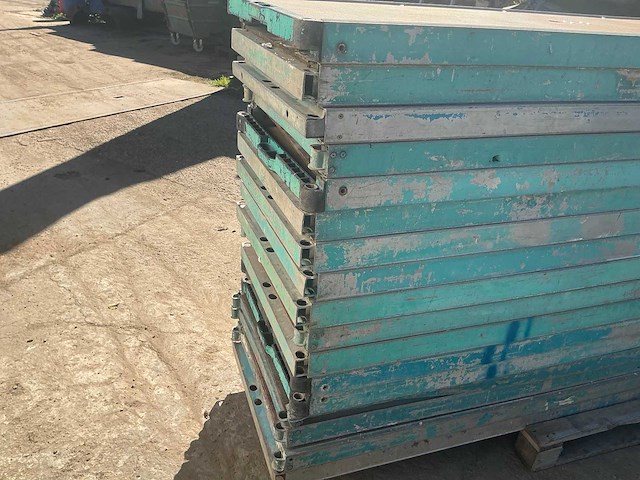 Altrad steigerplatform met luik en ladder (17x) - afbeelding 3 van  5