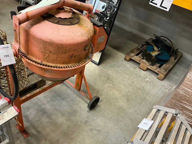Altrad v12/ecomix betonmolen - afbeelding 1 van  9