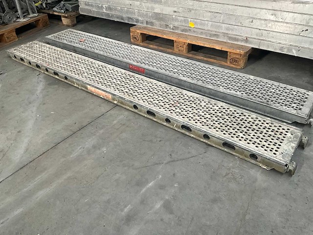 Altrad/layher stelling/loopplanken (2x) - afbeelding 1 van  2