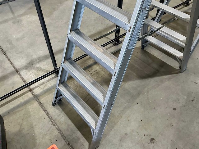 Altrex dubbele trap - afbeelding 1 van  3