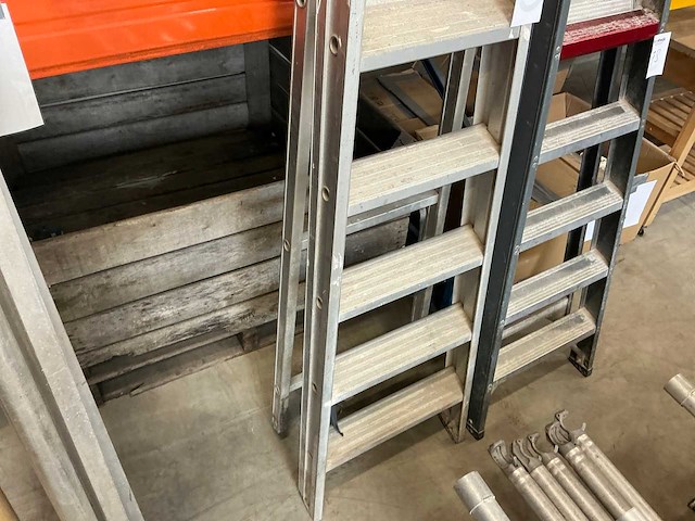 Altrex en das trapladders (2x) - afbeelding 2 van  6