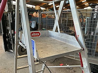 Altrex platformladder - afbeelding 2 van  3