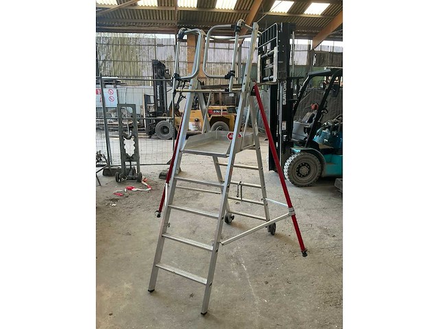 Altrex platformladder - afbeelding 1 van  6