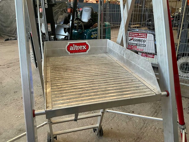 Altrex platformladder - afbeelding 2 van  6