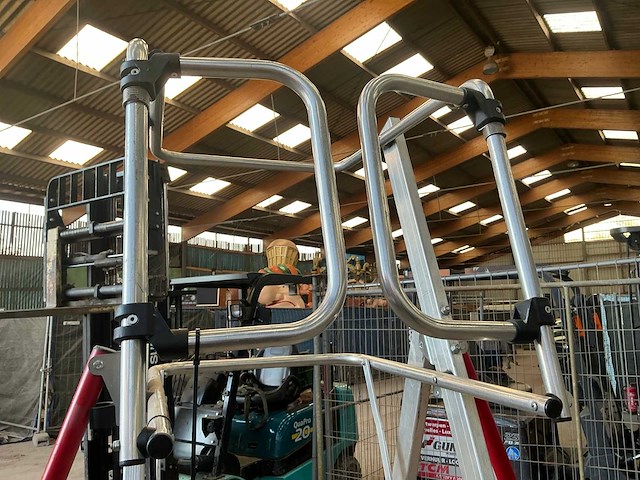 Altrex platformladder - afbeelding 3 van  6